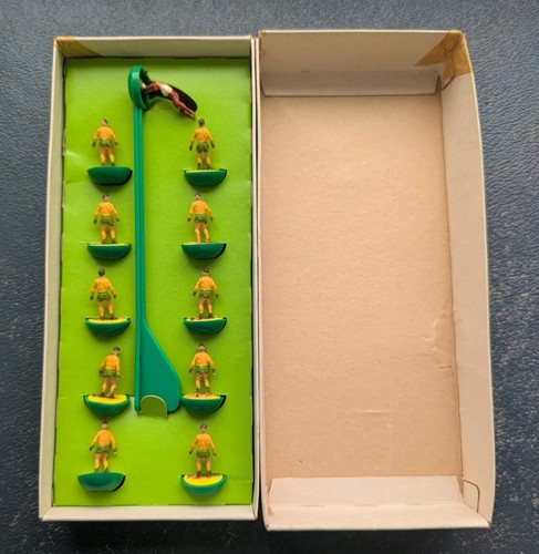 Subbuteo heavyweight ref - , 28
